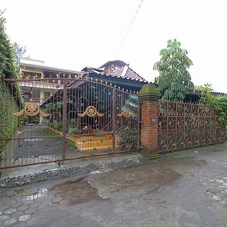 Reddoorz Plus @ Maguwo Kalasan Dış mekan fotoğraf